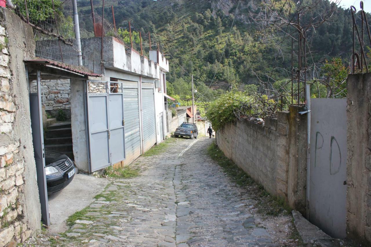 Guest House Noah&Kristel Berat Exterior photo